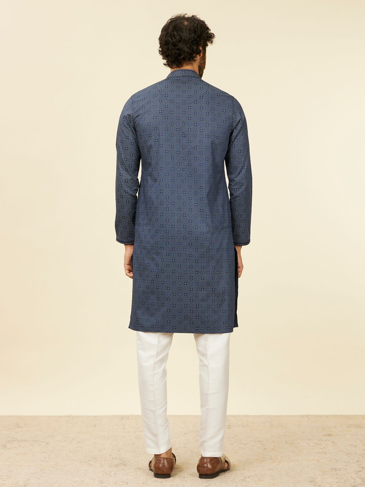 alt message - Manyavar Men Dark Blue Harlequin Patterned Kurta image number 4